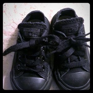 Black Low top Converse